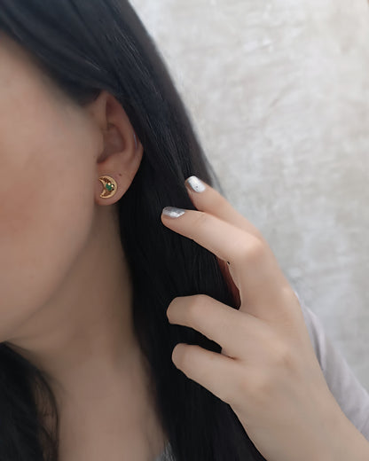 Aretes mini filigrana y esmeralda Lunita