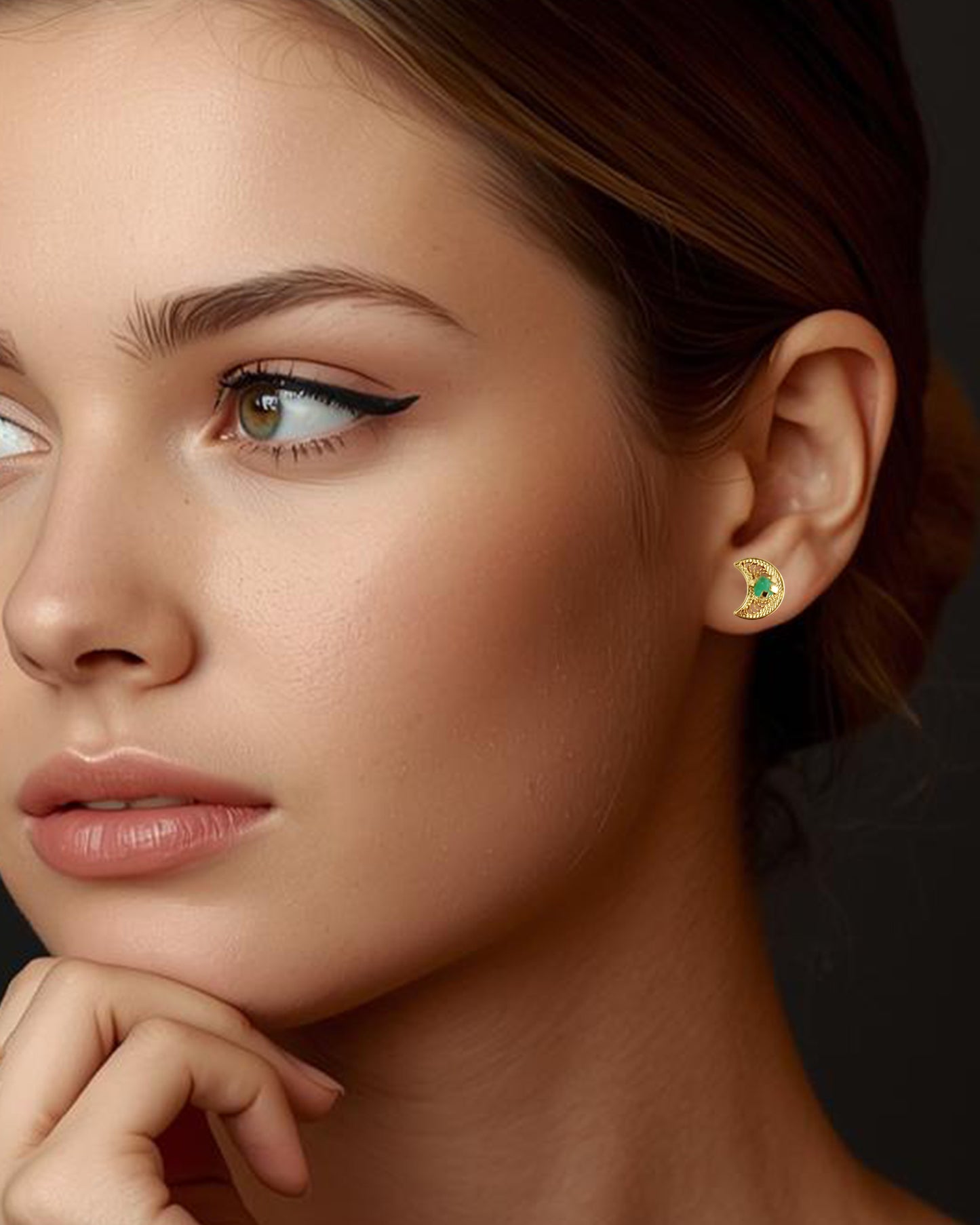 Aretes mini filigrana y esmeralda Lunita