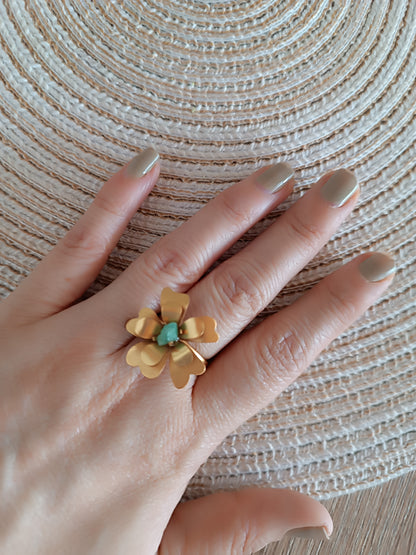 Anillo flor Esperanza con esmeralda en bruto