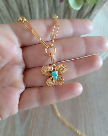 Cadena eslabones grandes con mariposa en filigrana