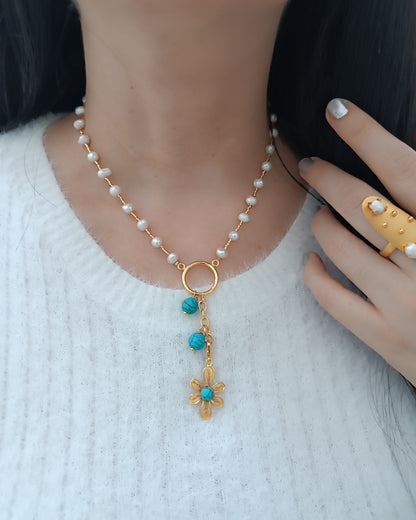 Collar de perlas y colgantes turquesa, River