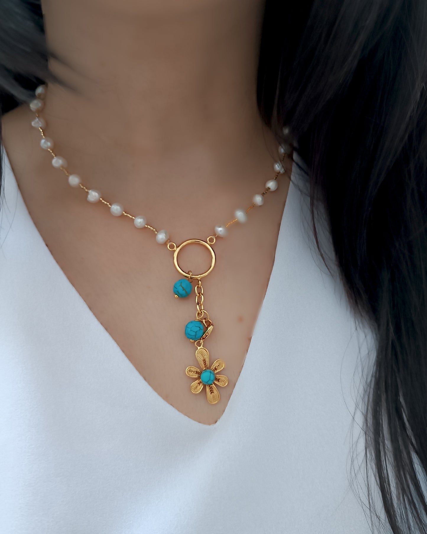 Collar de perlas y colgantes turquesa, River