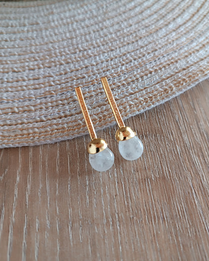 Aretes en bronce y cuarzo cristal, Fernanda