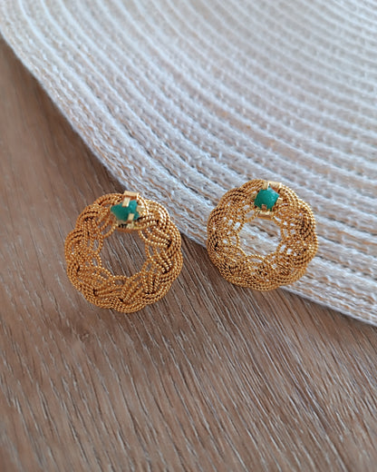 Aretes trenzado redondos con esmeralda, Clara