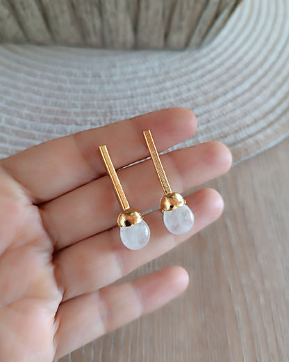 Aretes en bronce y cuarzo cristal, Fernanda