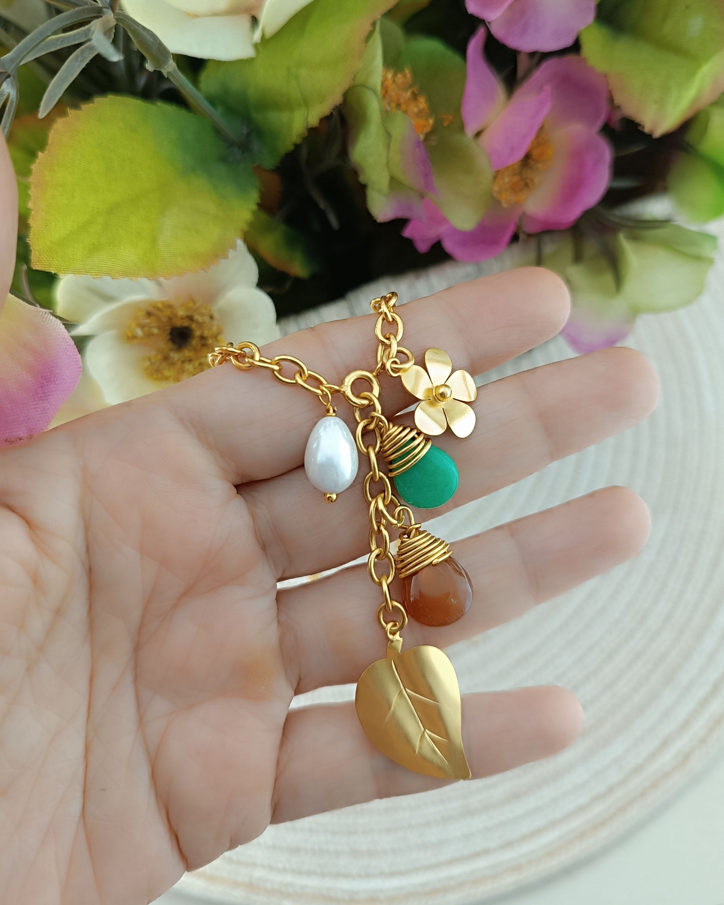 Cadena medianas  y dijes con ágatas Mary