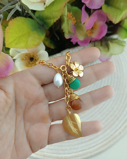 Cadena medianas  y dijes con ágatas Mary
