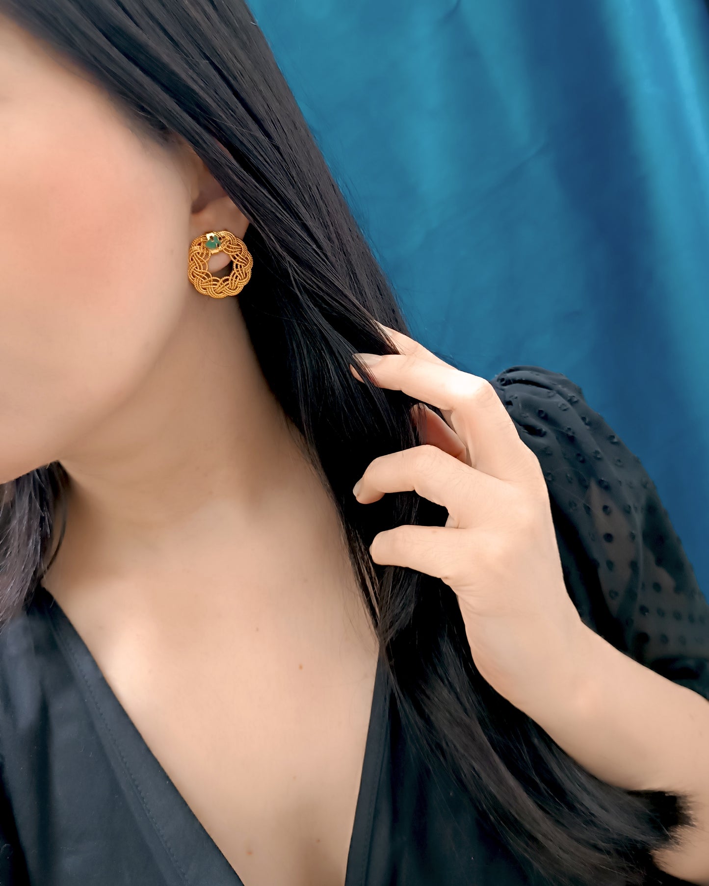 Aretes trenzado redondos con esmeralda, Clara