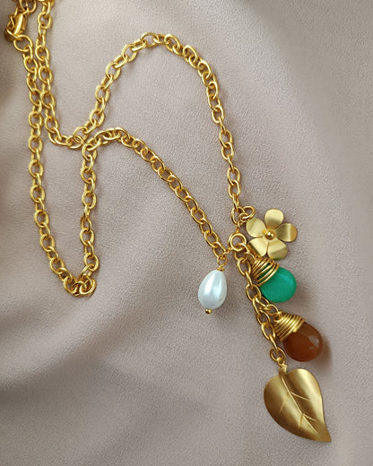 Cadena medianas  y dijes con ágatas Mary