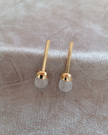 Aretes en bronce y cuarzo cristal, Fernanda