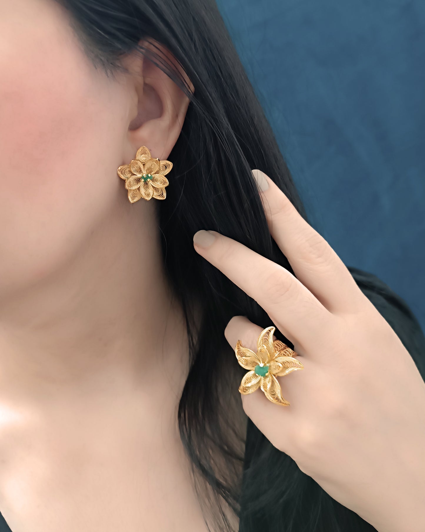 Aretes filigrana doble flor con esmeralda, Chloe