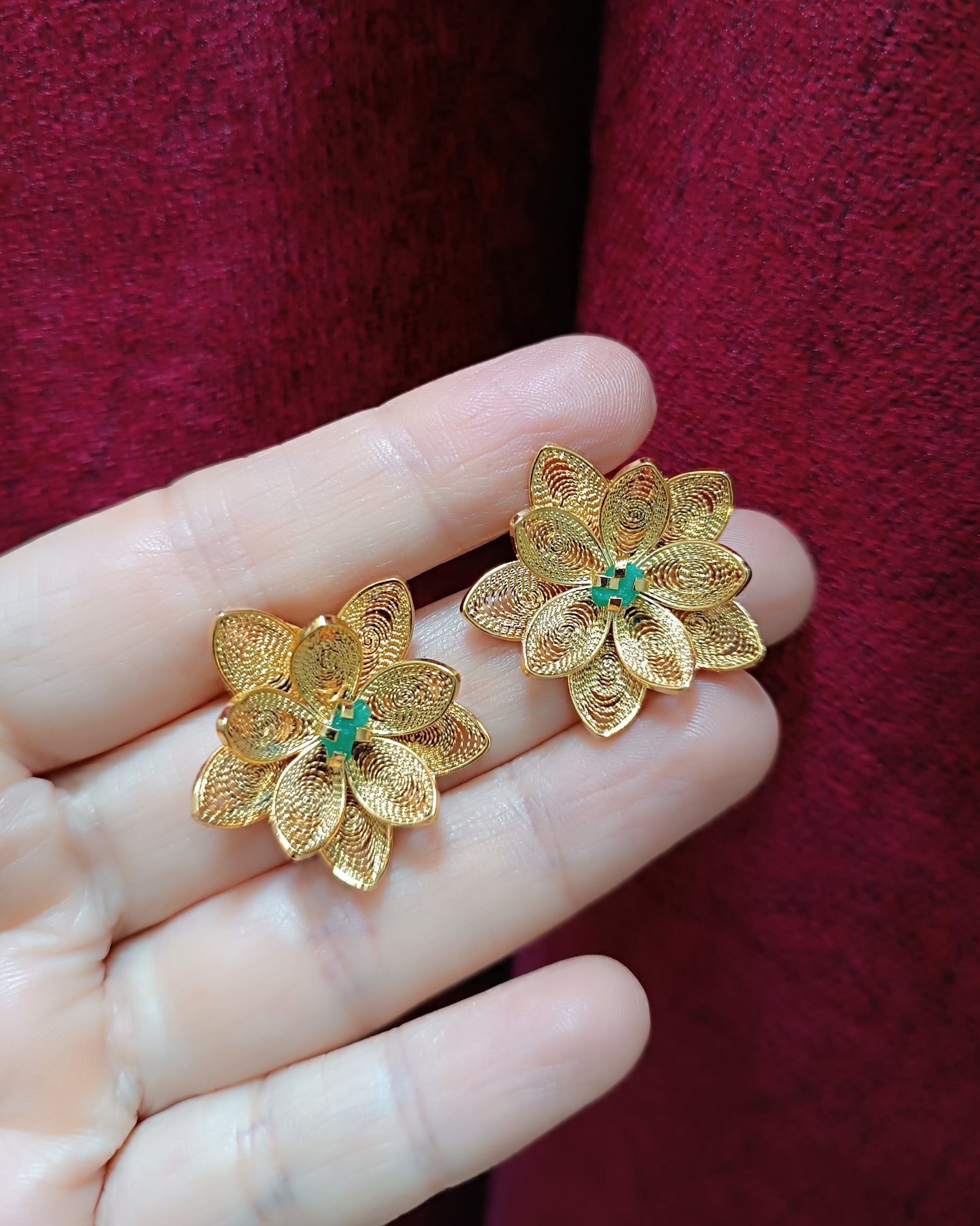 Aretes filigrana doble flor con esmeralda, Chloe