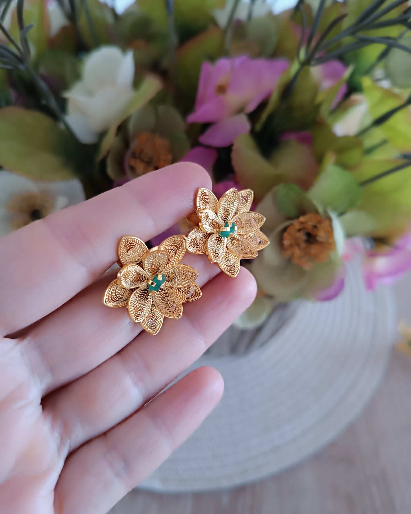 Aretes filigrana doble flor con esmeralda, Chloe