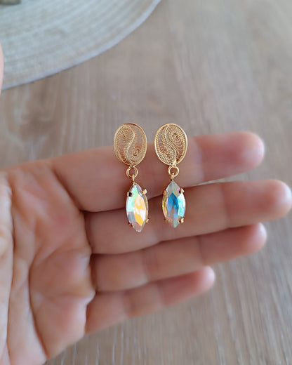 Aretes granito de café y cristal boreal