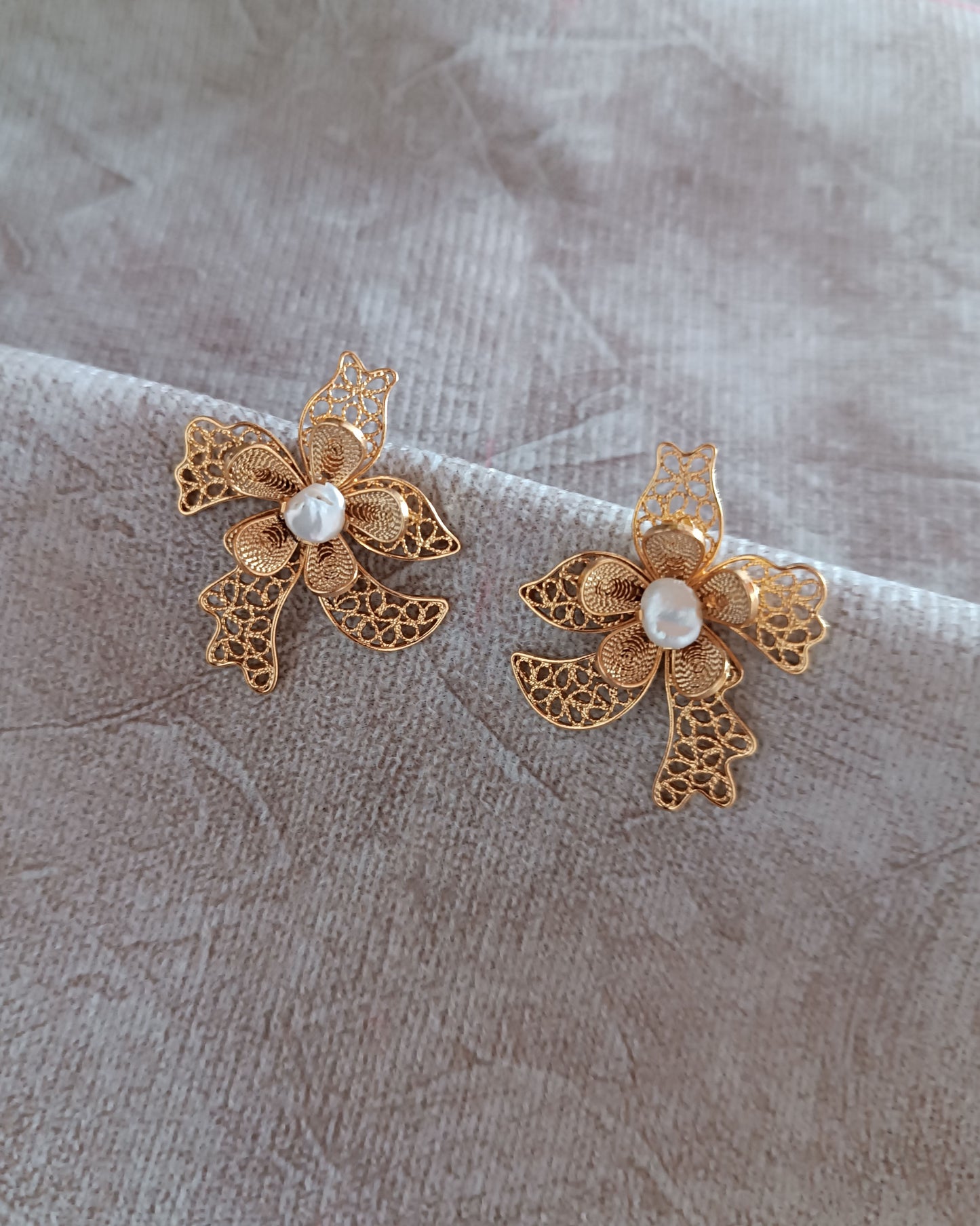 Aretes en filigrana orquídea y perla