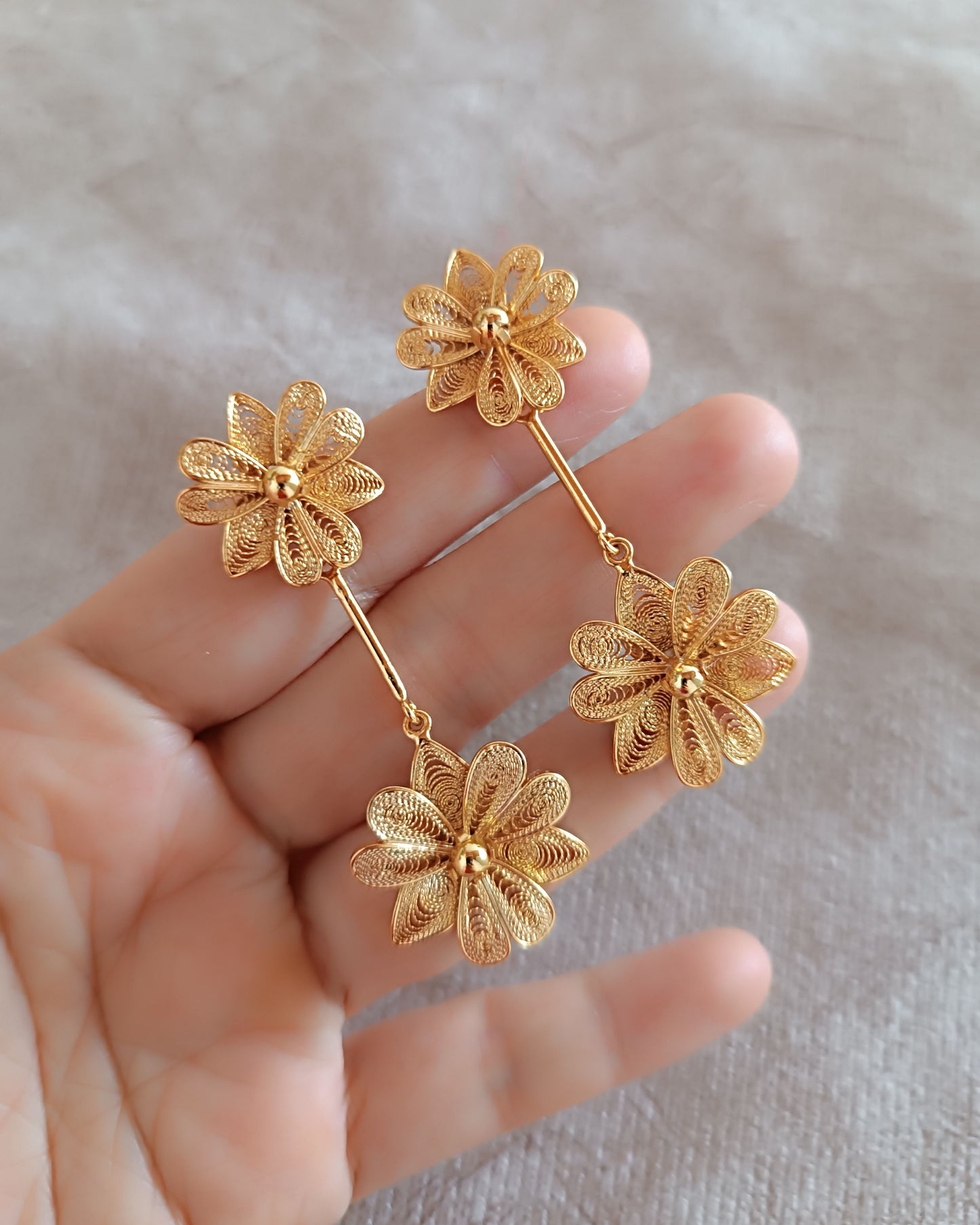 Aretes doble flor, Kany