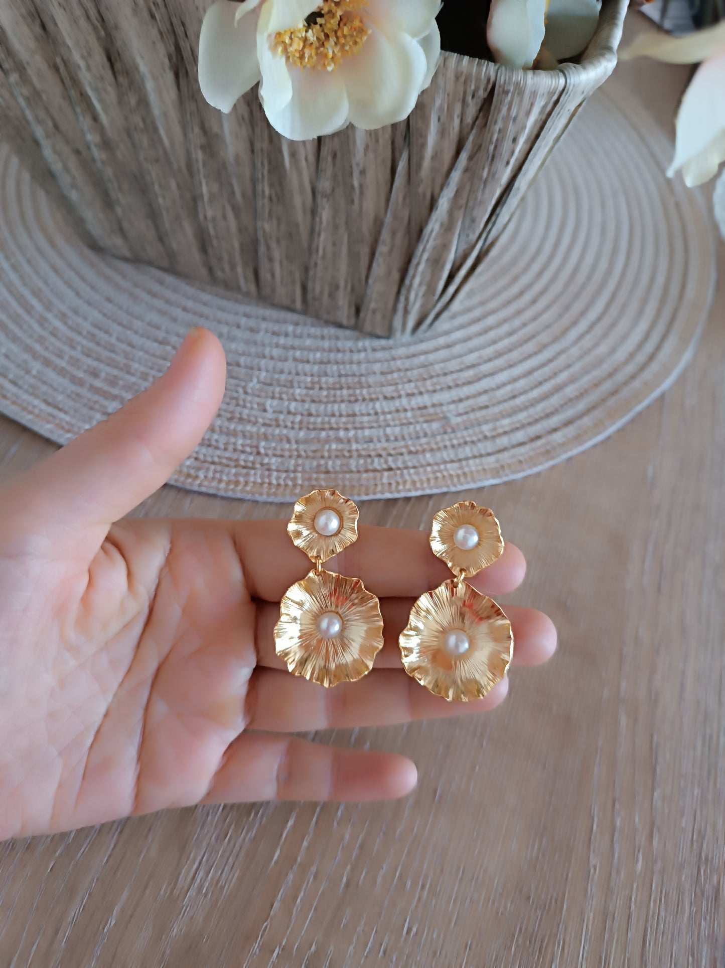 Aretes bronce y perla, Carmen