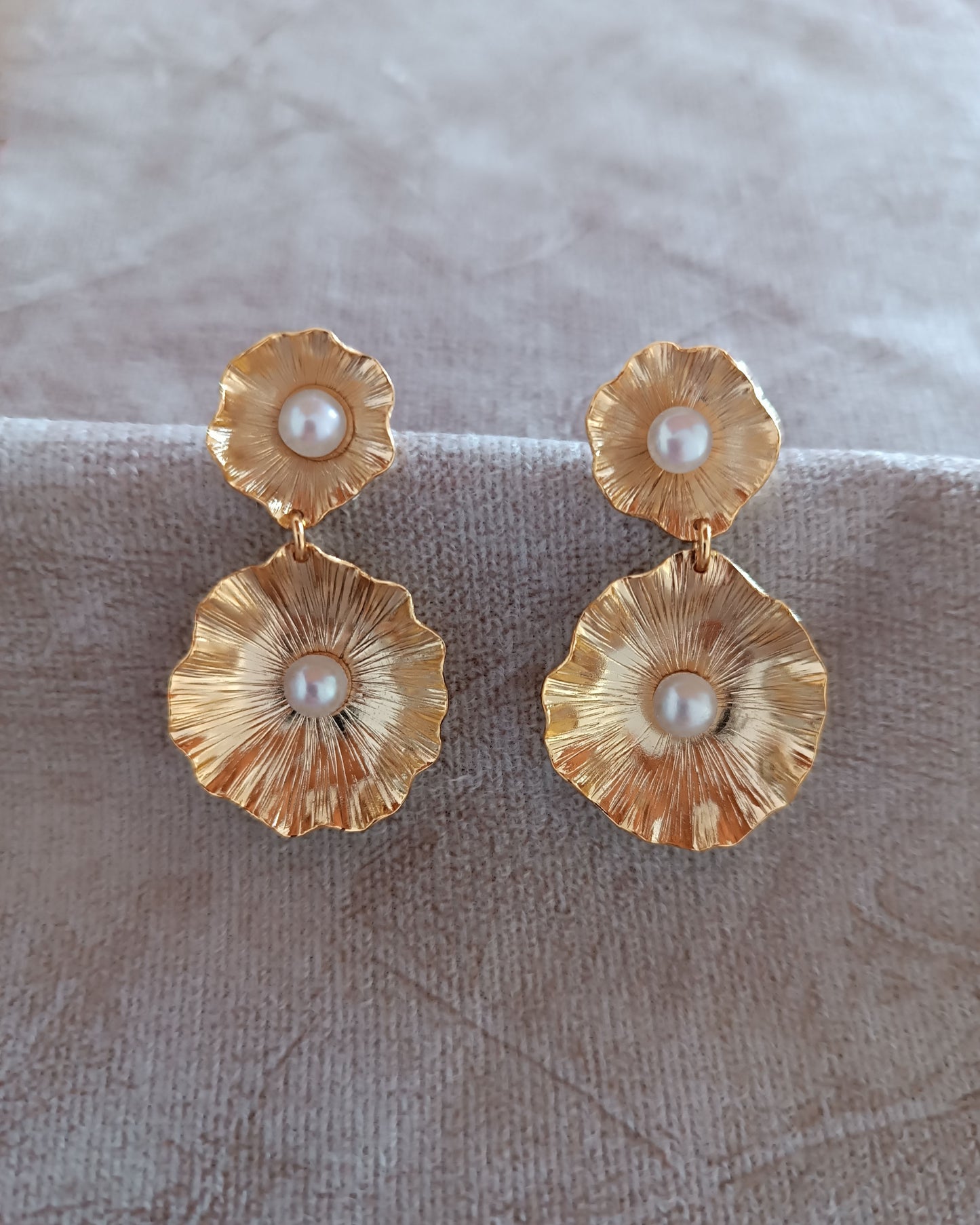 Aretes bronce y perla, Carmen
