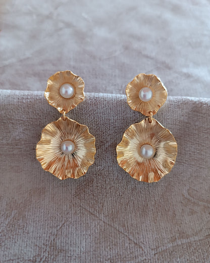 Aretes bronce y perla, Carmen