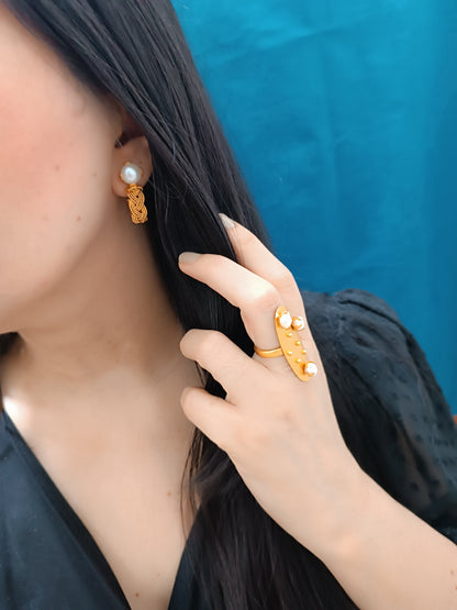 Candongas trenzadas, Olivia