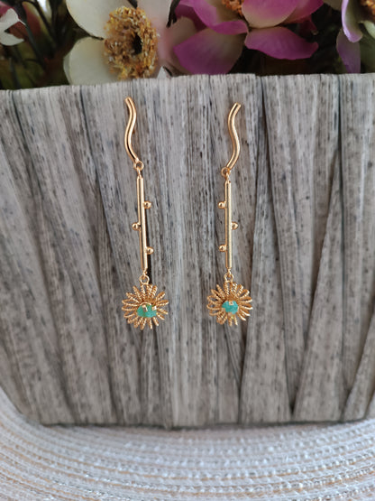 Aretes largos con tomatillos con esmeralda