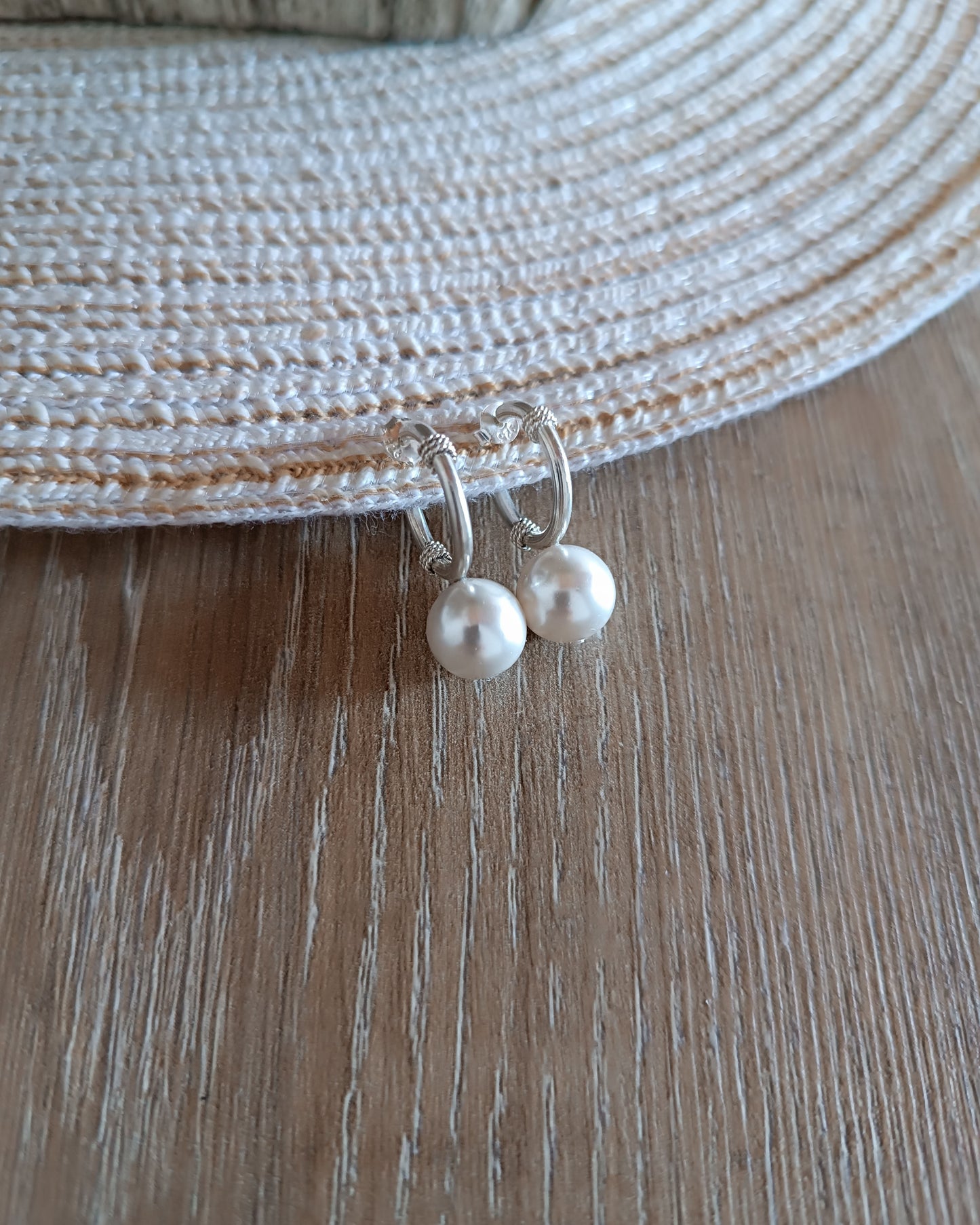 Aretes candongas en plata ley 950 con perla Lucky