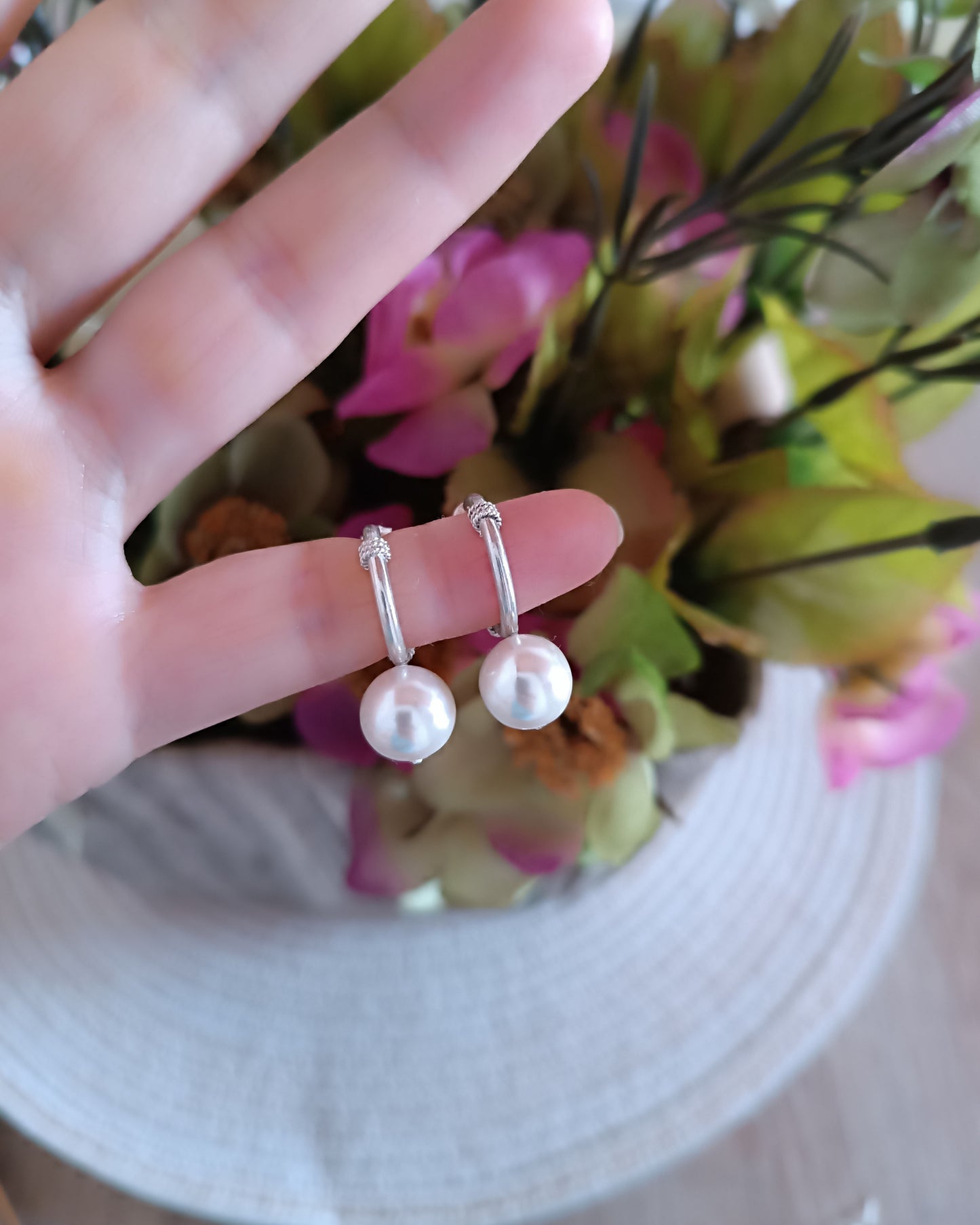 Aretes candongas en plata ley 950 con perla Lucky
