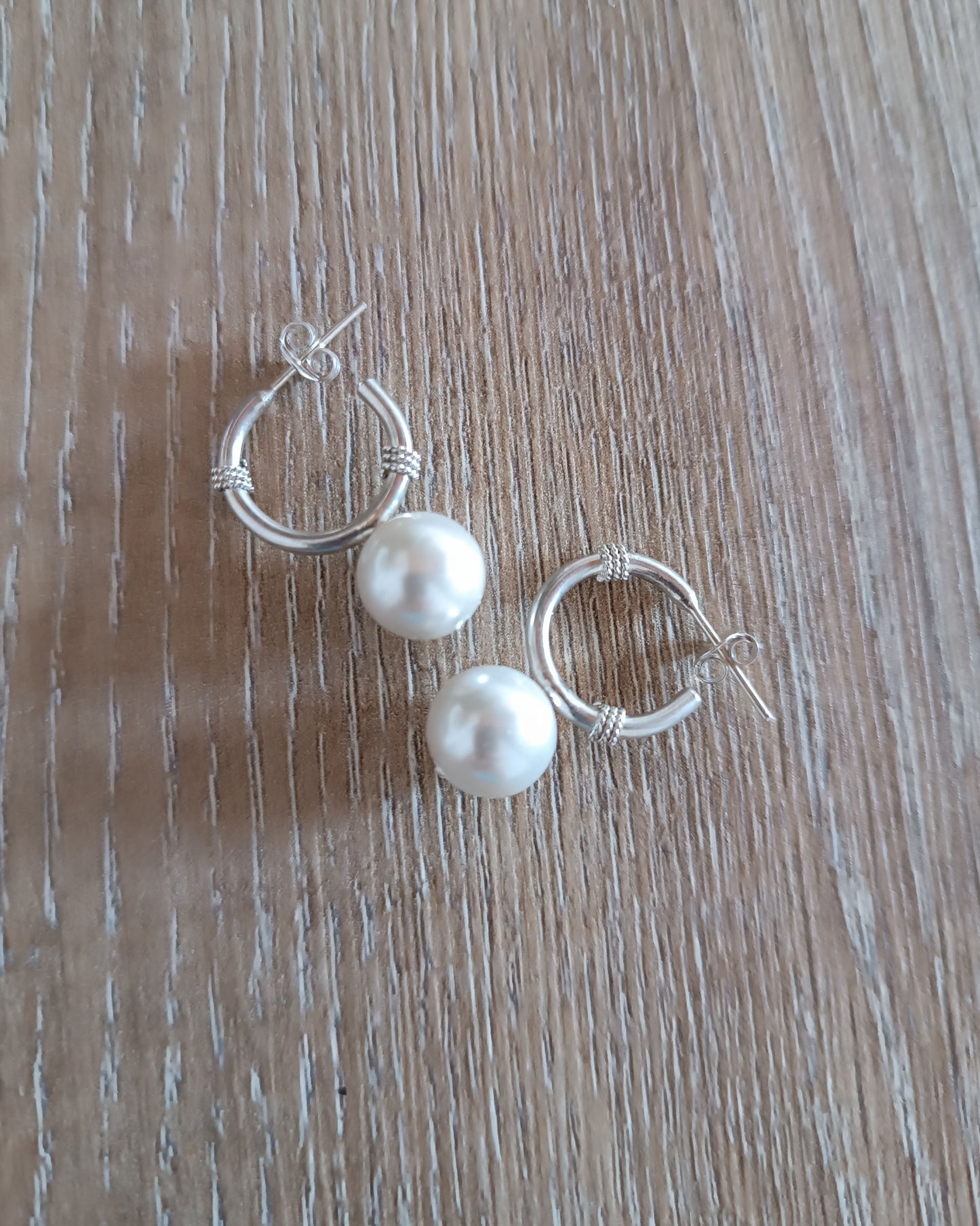 Aretes candongas en plata ley 950 con perla Lucky