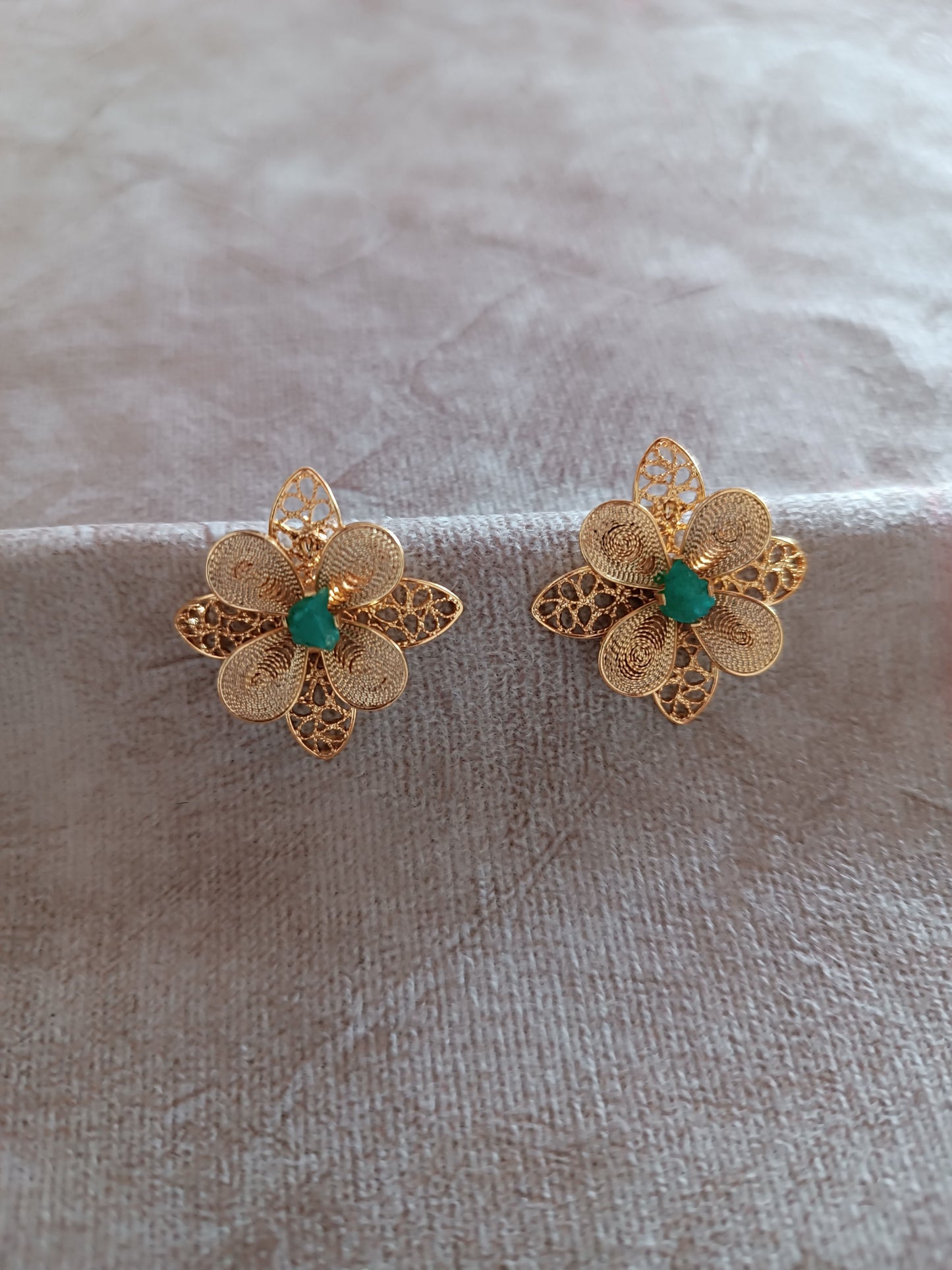 Aretes filigrana y esmeralda,  Nacira